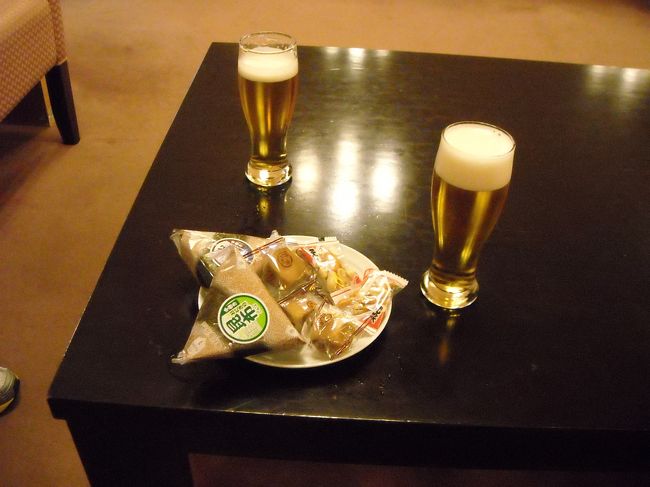 福岡から関空へ。<br />朝が早かったので、KALラウンジで食事。<br />朝から生ビール。とってもおいしい。<br />でも、ここのラウンジのワインが赤も白もとてもおいしいことを発見。JALのラウンジのよりおいしいと思います。<br />今度はワインもしっかり飲もう!