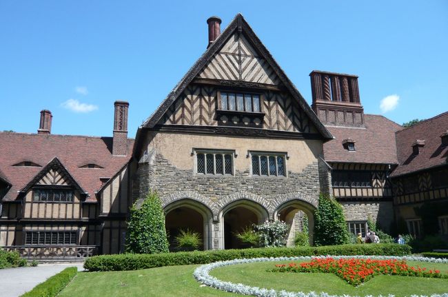 最後の皇太子ヴィルヘルムが家族と共に暮らした館、ツェツィーリア妃　に因み