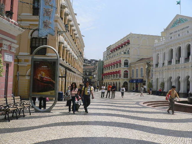 マカオのセドナ広場<br />モザイクのとてもきれいな広場で、観光の中心です。