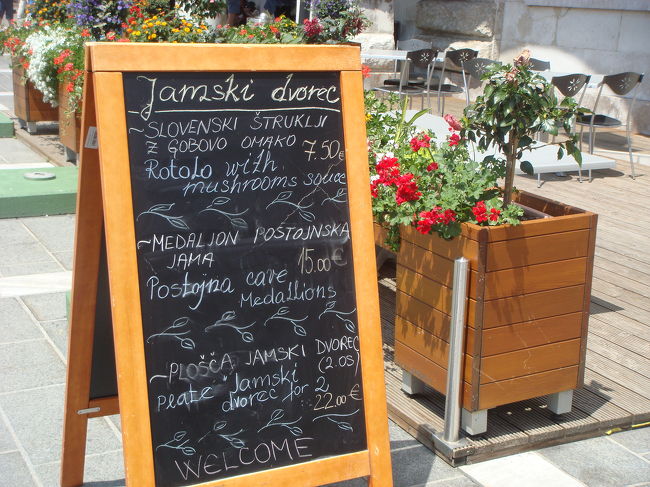 ここで昼食、食事ごとに、赤白ワインの試飲。