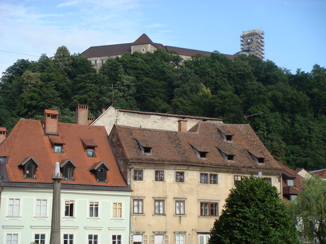 街角から見えるリュビリャーナ城