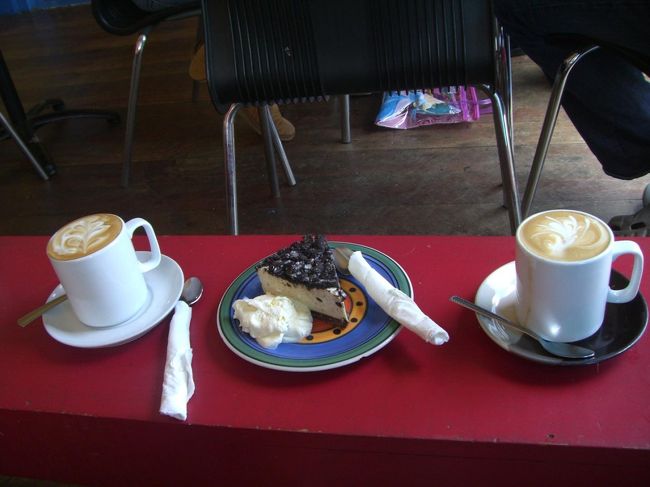 ちょっと休憩☆<br />ケーキとお茶(*゜ー゜)v<br />おいしかったーーー