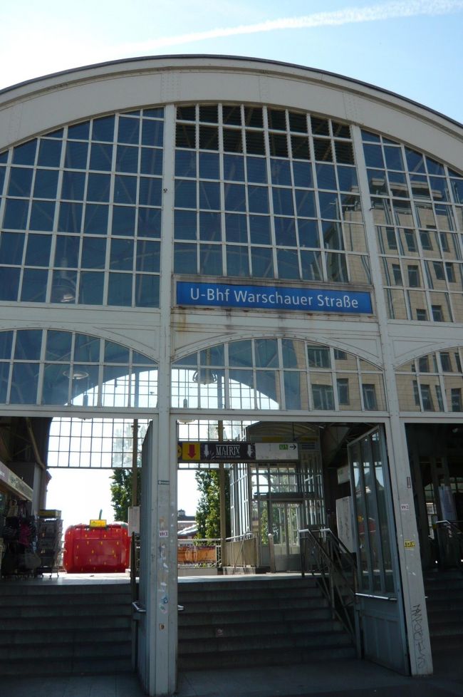 ６月１４日　　４日目<br />今日は市内観光　地下鉄で　バルリンの壁を見ることに。