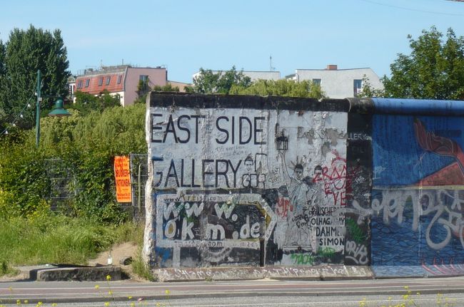 駅から少し歩いて、　見えてきました。