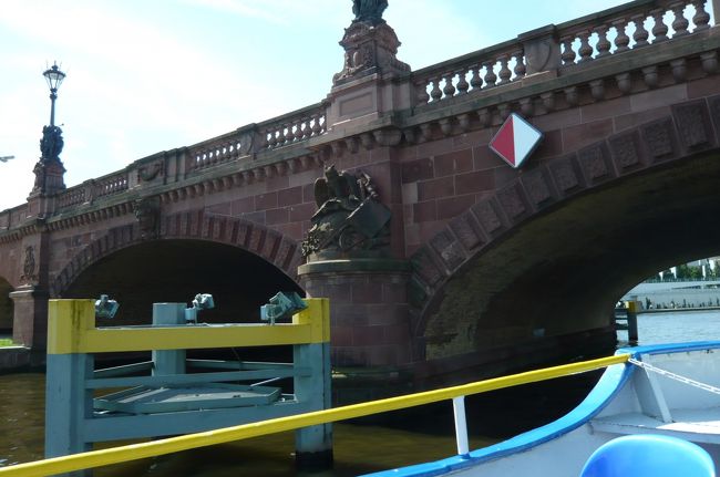 終点に近くなりました。　このクルーズ船にもオーディオガイド（日本語あり）と説明されたのですが、故障でドイツ語しか聞こえない！　その分の料金を返してもらって、