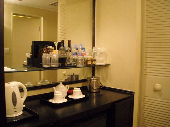 さすがにホテルのビールや水は東京のホテル並でした。<br />なので、これからコンビニに買い物に行きます。
