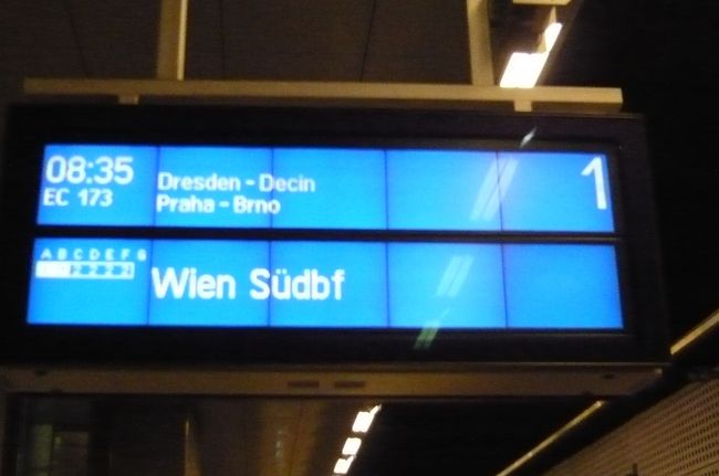 ベルリン中央駅発　８時３５分　ドレスデンには　１０じ４０分着。