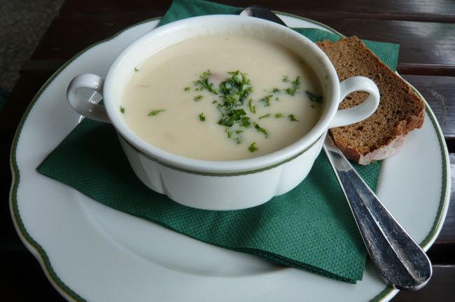 更にこの時期限定のシュパーゲルのスープ。<br />これ全部で　２０，４８ユーロです。