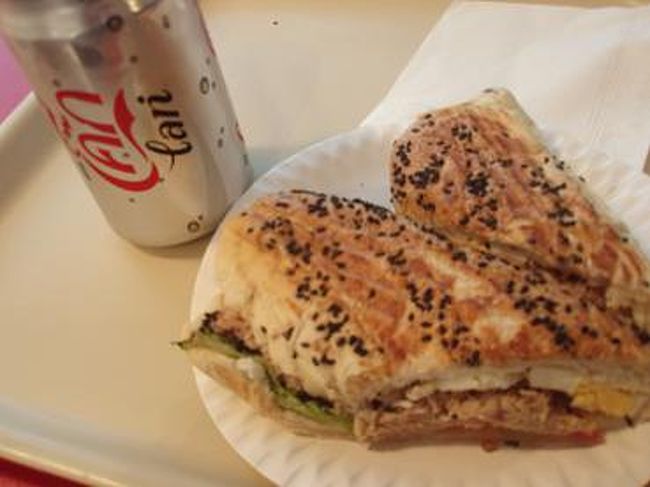 あと、コーラが美味しそうだったので飲んでみた。<br />日本のと変わらないですね！