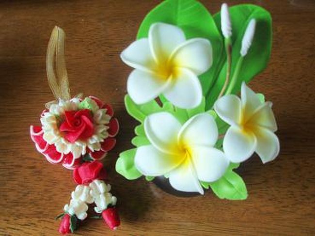 石鹸で出来たお花の飾りです。<br />いい香りがします〜♪