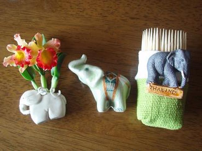 象の置物とか、つまようじ入れです。