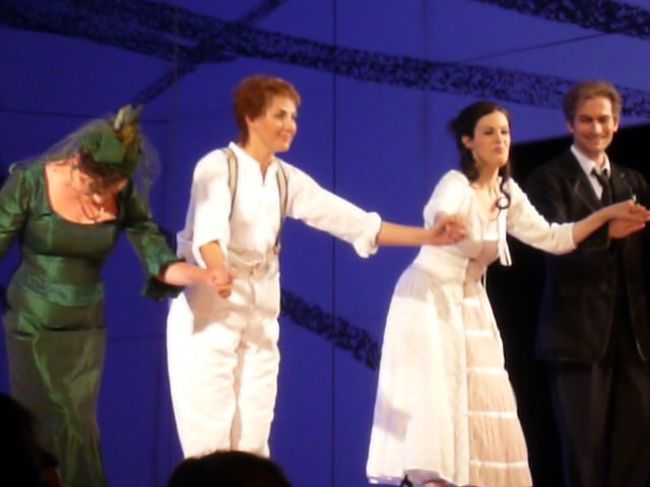 スザンナとフィガロ役のお二人、声援に応えて。