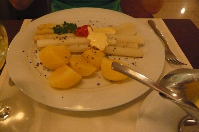 ３００グラムのシュパーゲル　オランデーズソース　<br />これが食べたかった。　白ワインと共に、　春限定のおいしさ。　