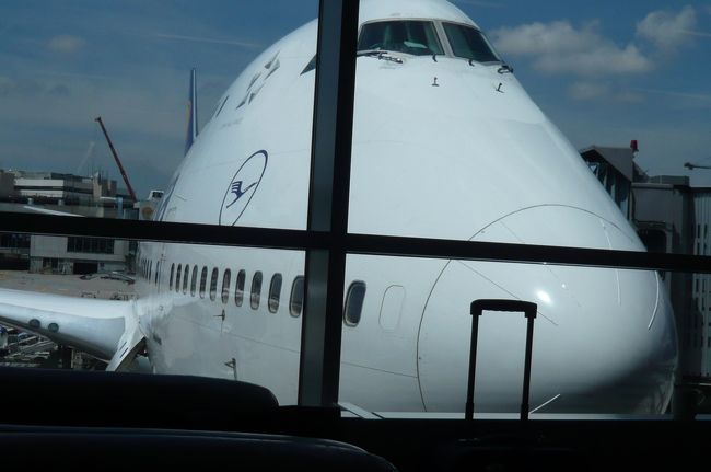 無事ベルリン着、バスで空港へ。　<br />チェックインの後　フランクフルトへ、更に　トランジット。　ようやく　帰りのＬＨ機内<br />１４；３０　ＬＨ７４０　で関西へ。