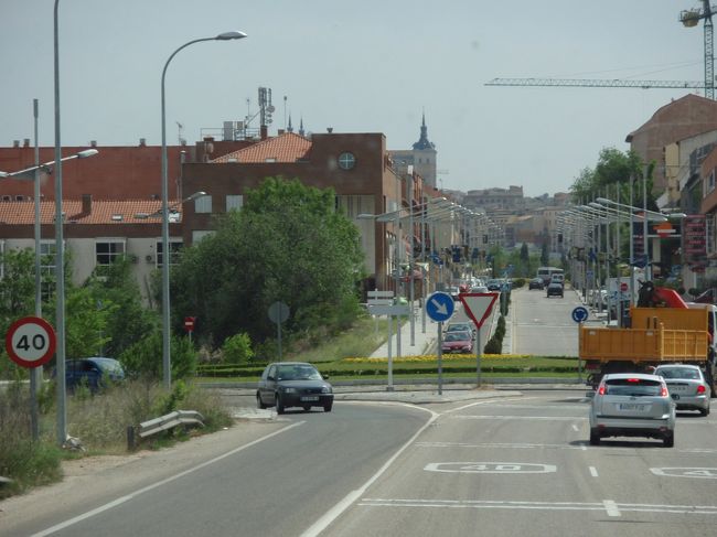 世界遺産に指定されているトレドの街が近づいてきた。<br />中世の街の匂いがしてくる。<br />（バス車内より）