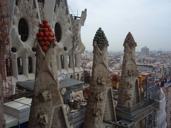 キノコを彷彿させるようなデザイン。<br />果物の実を表現しているのかな？<br />