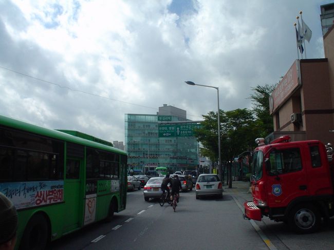 翌日。韓国2日目。<br /><br /><br />さぁ。東京へ向けて帰国です。<br /><br /><br />インチョンへ向かいます。