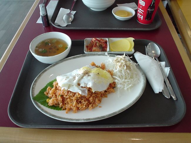 今回の旅<br /><br /><br />最後のメシ。<br /><br /><br />仁川空港での最後のメシ。<br /><br /><br />キムチチャーハン。