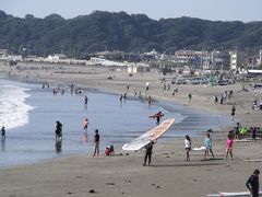 材木座海岸（2014年９月２８日）

「きょうはもう秋、誰もいない海」この日は大勢が浜に！　まだ夏！