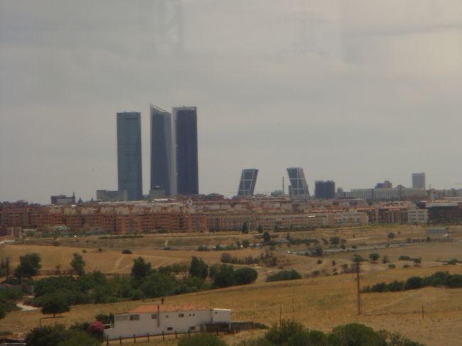 マドリード北部の高層ビルが見えてきました。<br /><br />