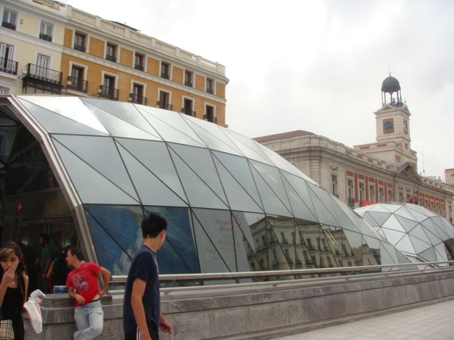 横から<br /><br />イモムシだなんだ言われてます。<br />その内、愛称が生まれるでしょう。