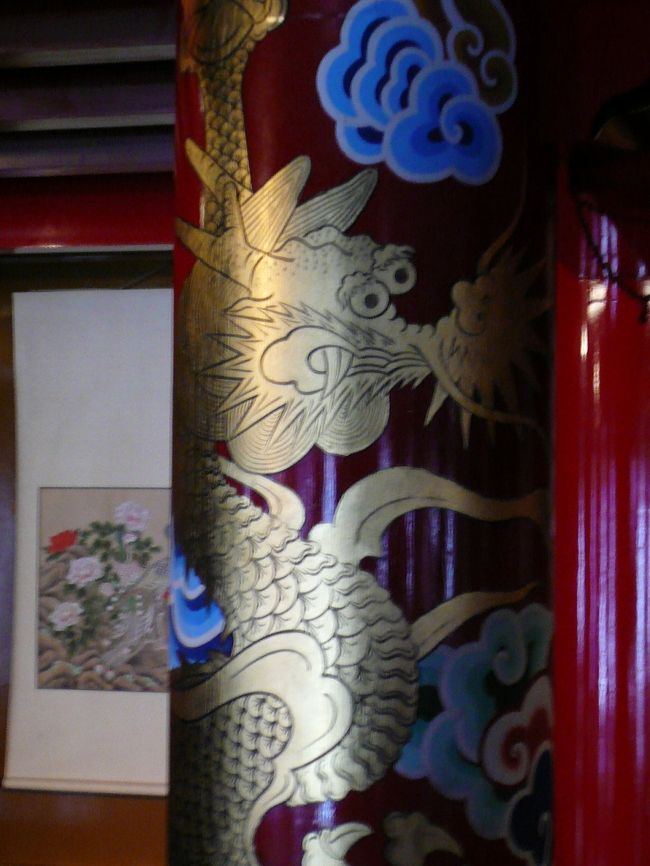 龍は国王の象徴であり、たくさんの龍が首里城には棲んでいます。