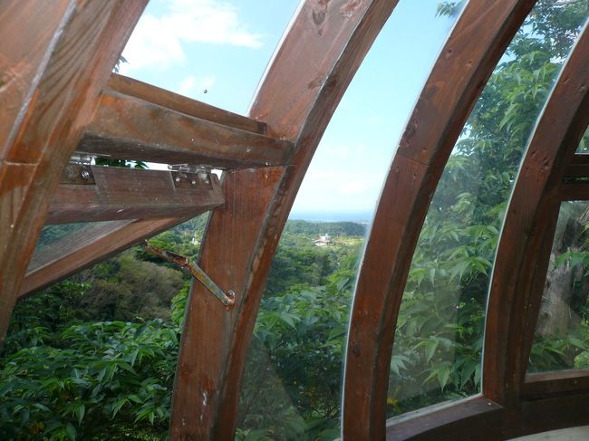 てっぺんからの眺望。<br /><br />ここからも海がみえます。