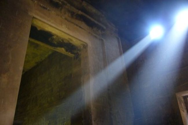 中にはところどころ、キレイに陽の光がさし込んでいました。