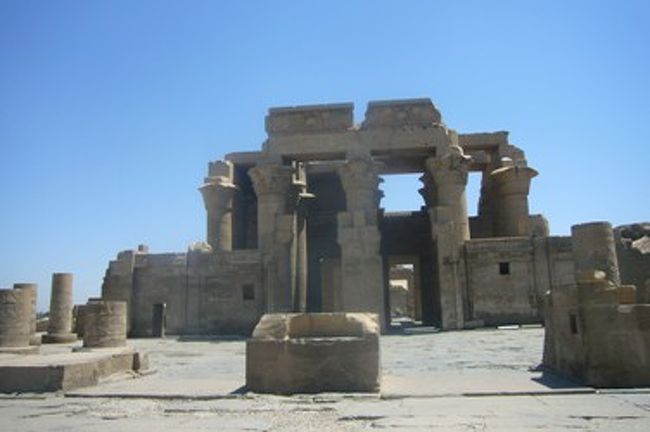 コム・オンボ神殿。<br />それまで見た神殿に比べると、ちょっと寂しい感じ。<br />