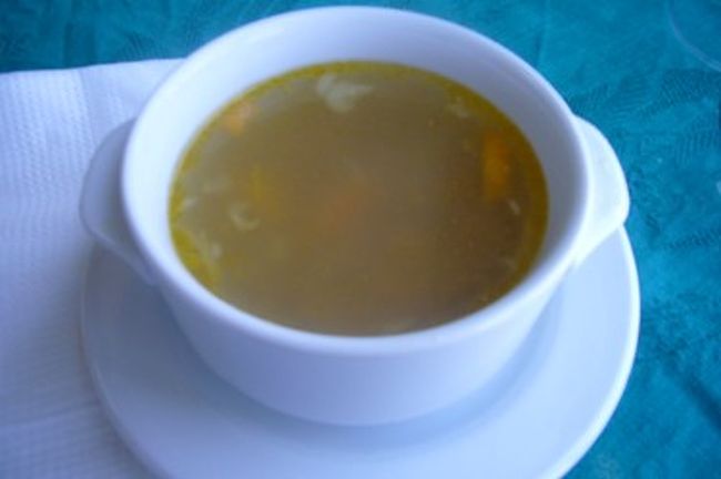 さてさて、アスワンへとやってきました。<br />ここで、ようやくランチタイム。<br />この日のレストランは、ナイル川の見えるレストランでした。<br />まずは、スープ。<br />相変わらず、味が薄いです。