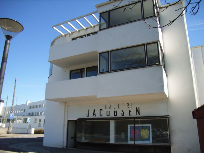 中には入らなかったけど、ヤコブセンギャラリーと書いてあった。