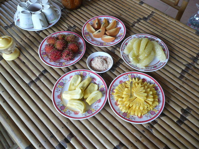 地元の音楽を聴きながら、南国の果物を賞味<br /><br />