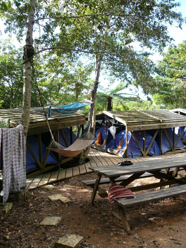テントでも泊まれるようです。<br /><br />ハンモックが気持ち良さそう。