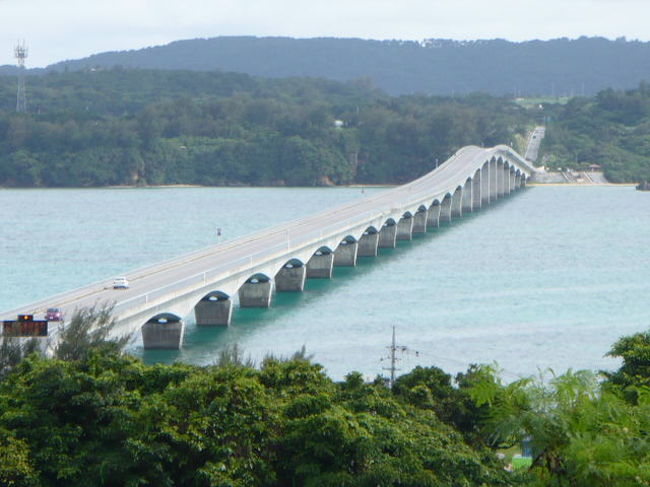 出発前　宿泊先の恩納村では大雨のために土砂災害も。<br />前兼久あたりでもがけ崩れのニュース。<br />ここって予約したダイビングの集合場所の漁港の近く？<br />いったいどうなる事やら〜と不安な気持ちで出発しましたが、天気予報は良い方にはずれました。<br />お昼前に到着便なのでレンタカーで古宇利島までドライブ。<br />以前見つけた北側の浜でシュノーケリングしたくて頑張っちゃいました。
