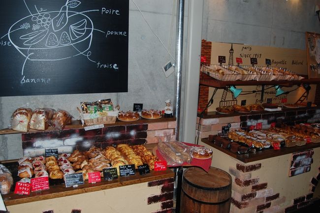 そして、ここ！！<br /><br />沖縄関係ないけど・・・笑<br /><br />パンがおいしかった♪<br /><br />バイキングが860円ってやすくないですか？！<br /><br />さすが沖縄！！