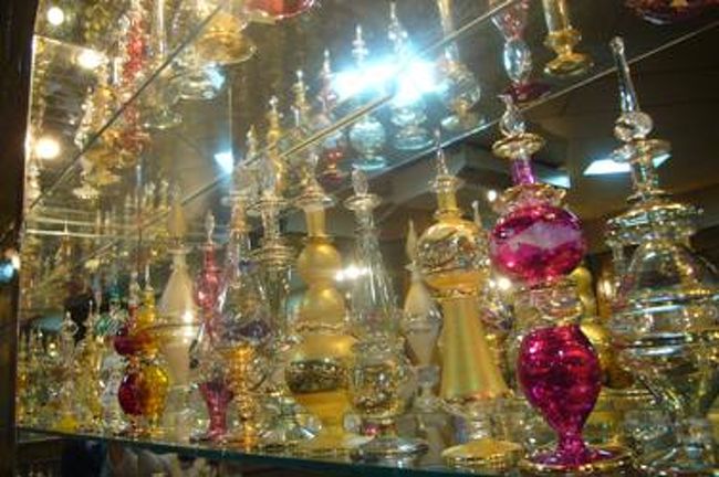 ランチの後は、香水屋さんへ。<br />キラキラきれいな香水瓶がたくさん！<br />一番テンションの上がったお土産屋さんでした。<br />