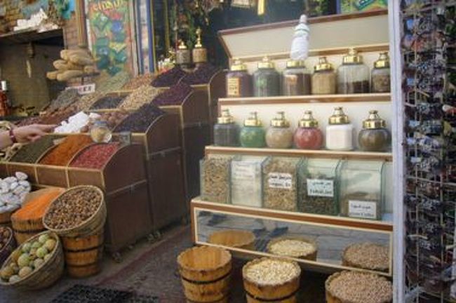 ちょこっとアスワンスークにもお立ち寄り。<br />何も買わなかったのですが。