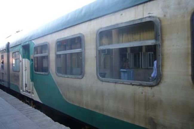 この年期のこもった寝台列車に乗り込みまーす。