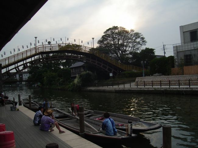 櫓船も運航してます。<br /><br />あやめ祭りの期間中の土曜日は３回、日曜日は２回<br />嫁入り舟が見られます。<br /><br />時間が合わず今回は見られませんでした。<br />残念。