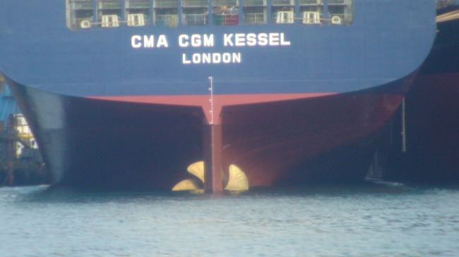 建造中の。　金」のスクリュー