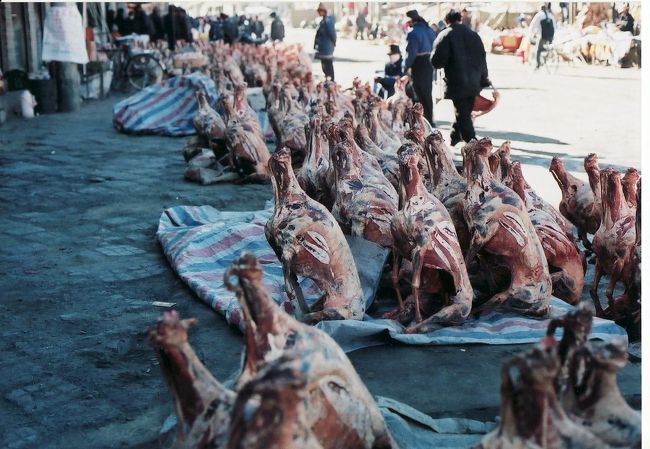 干し肉市場。何の肉かは知りません。