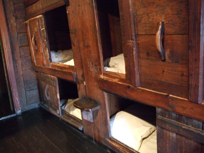 ベッドルーム　現代のカプセルホテルのようです