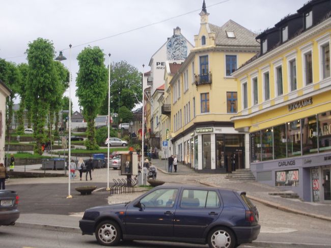 市内のサンフランシスコのようなくねくねの坂道