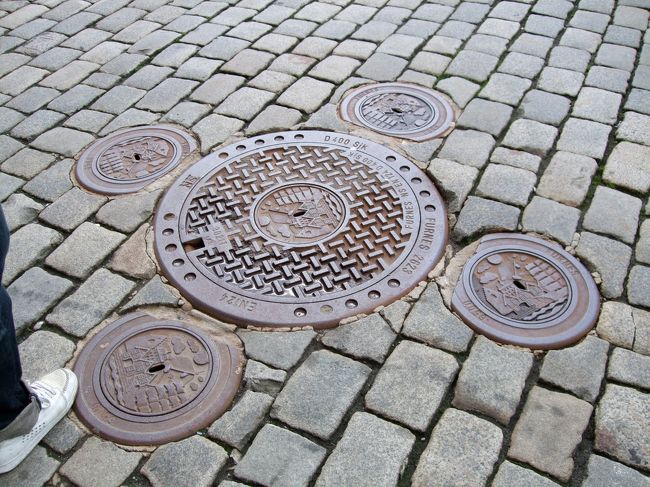 マンホールも時代ものでおしゃれでした