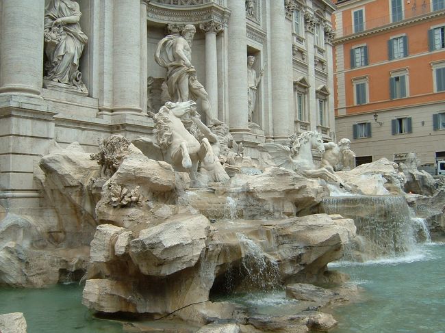 トレヴィの泉は、彫刻としても見事な出来栄えだ。