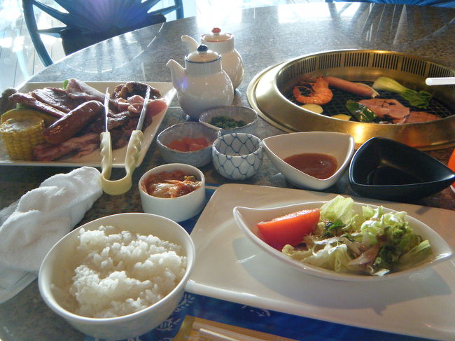 ウルマコースです。旅行1週間前から歯が痛くて、骨付きカルビは噛み切れませんでした。鳥肉などは柔らかく、紅芋も甘くておいしかったです。えびもお塩で食べるとおいしかったです。