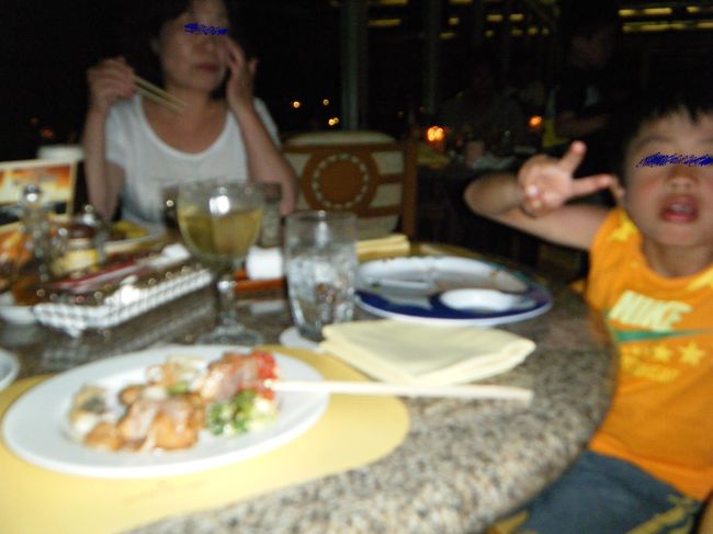 たくさん食べてます。<br />時間が遅かったため、他のテーブルのお子様は寝ていることが多かったです。