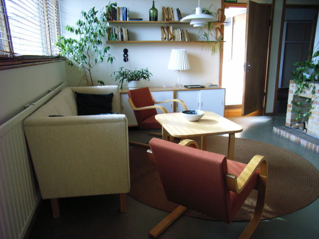 光がたくさん取り込めて明るい室内。