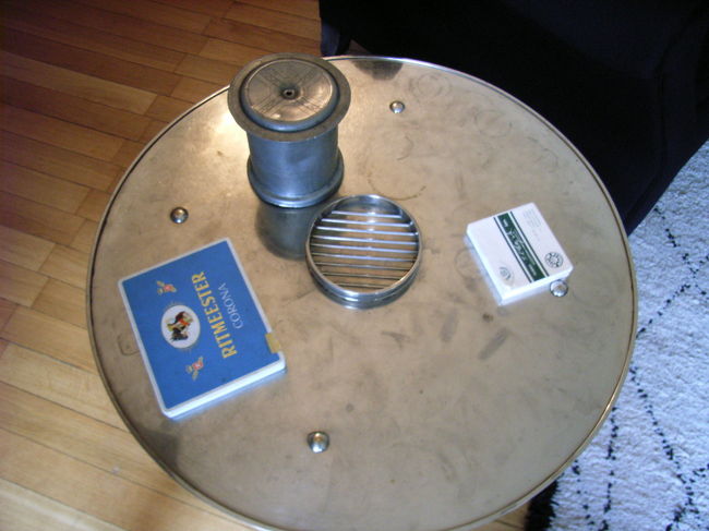 先程の丸いのは灰皿でした。