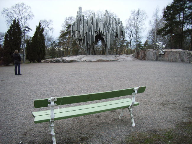 モミュメントが見えてきた。